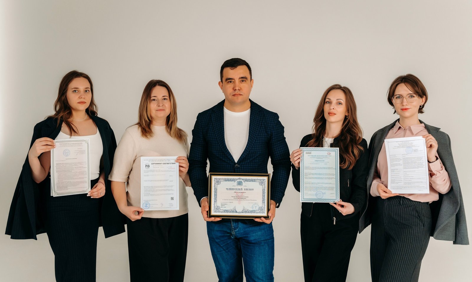 Команда ГОСТСЕРТГРУПП с документами